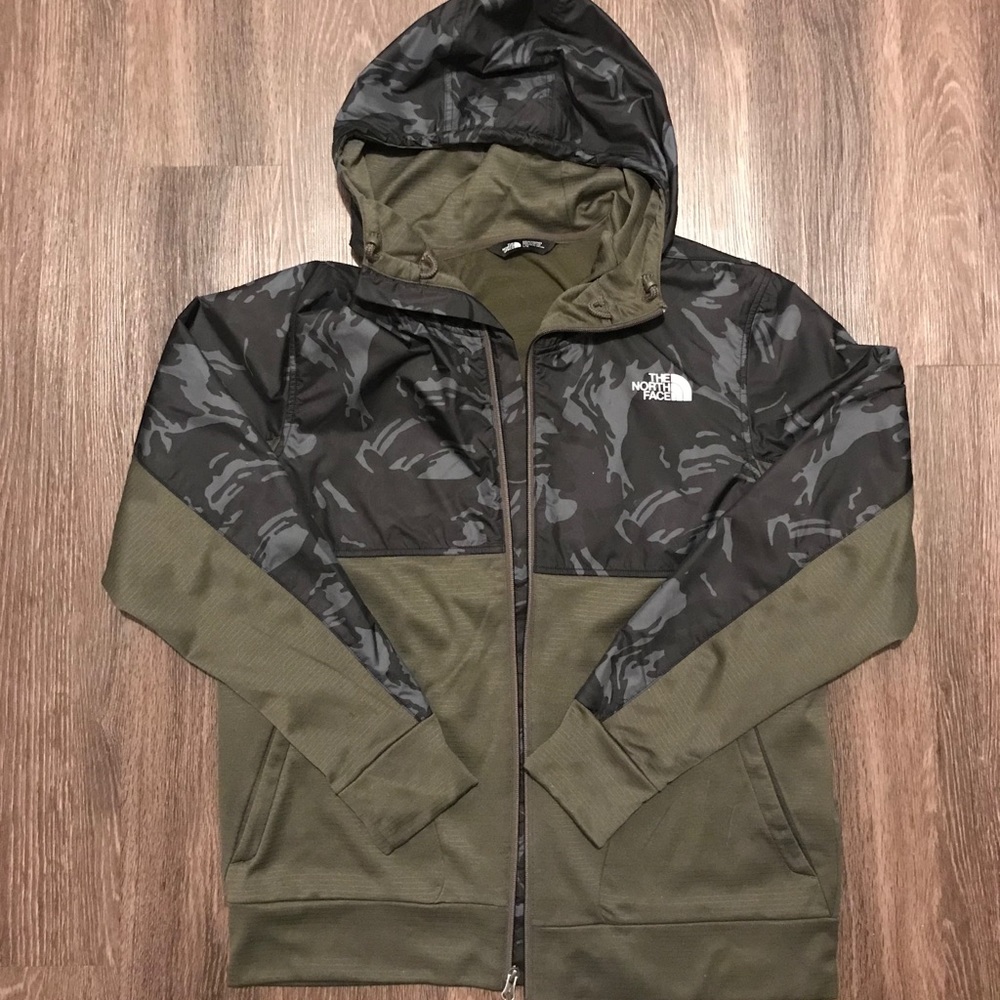 NorthFace Men’s Lightweight Camo Jacket